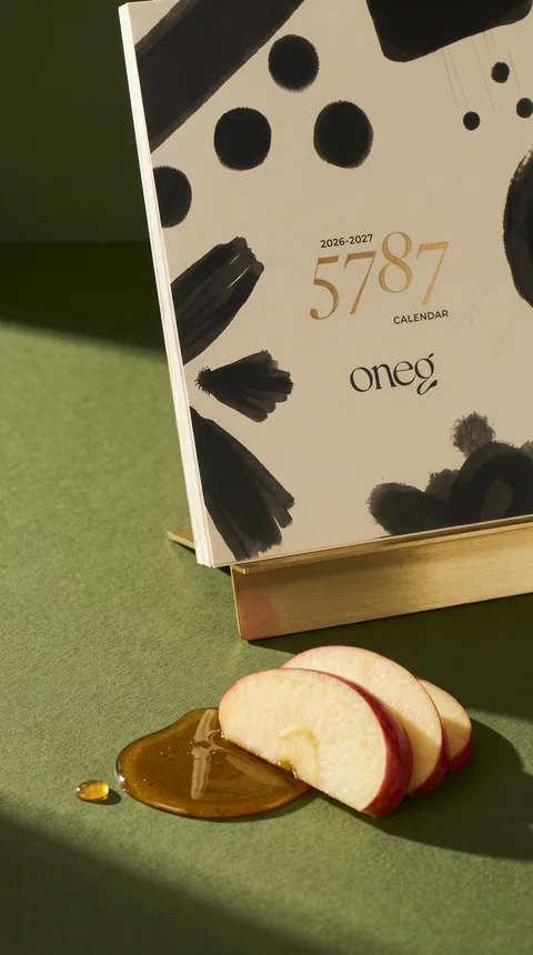 Ad: the 5787 calendar beside sliced apples.
